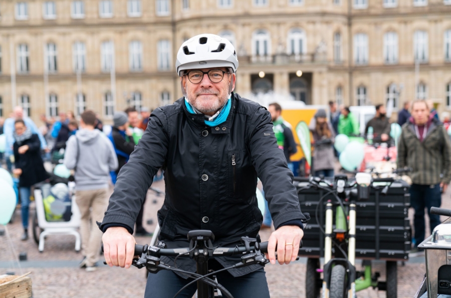 BW-Verkehrsminister Winfried Hermann: „Jede Fahrt mit dem Rad oder Pedelec bedeutet selbstaktive Mobilität mit null CO2-Emissionen".