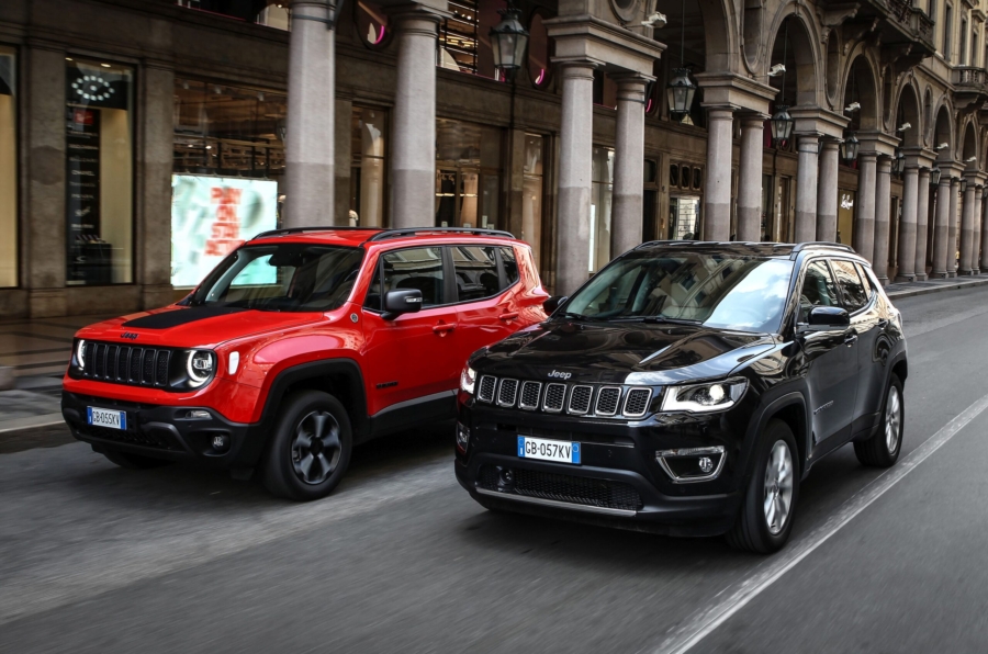 Der Innenraum bietet keine Überraschungen, Jeep setzt auf schlichtes Design und zahllose Knöpfe im Cockpit.